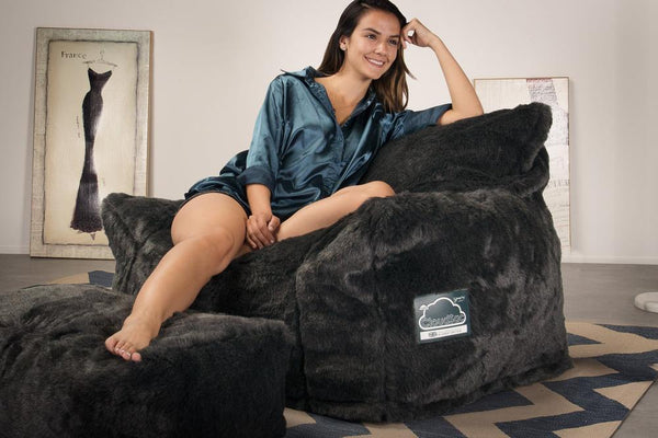 cloudsac-oversized-armchair-800-l-memory-foam-bean-bag-fur-badger-black_2